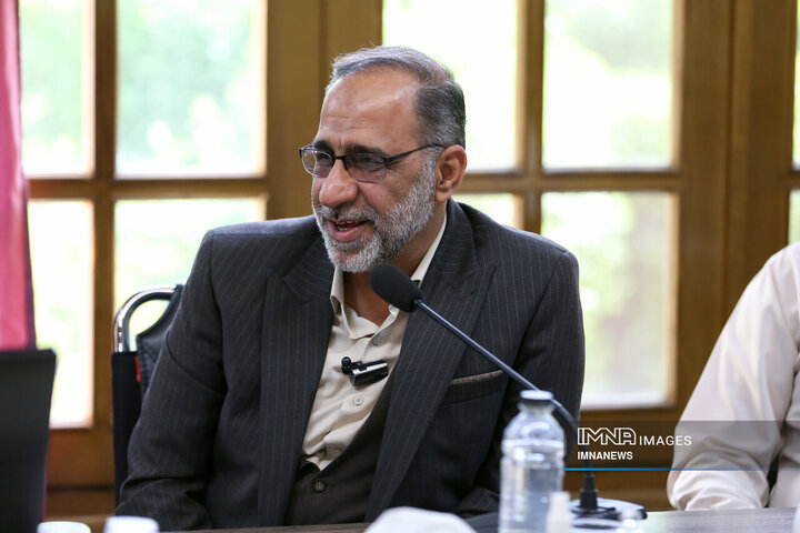 تجلیل شهردار اصفهان از سید مرتضی سقاییان‌نژاد