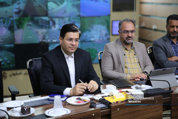 نشست بررسی روند تجهیز تقاطع‌های شهری به برق اضطراری