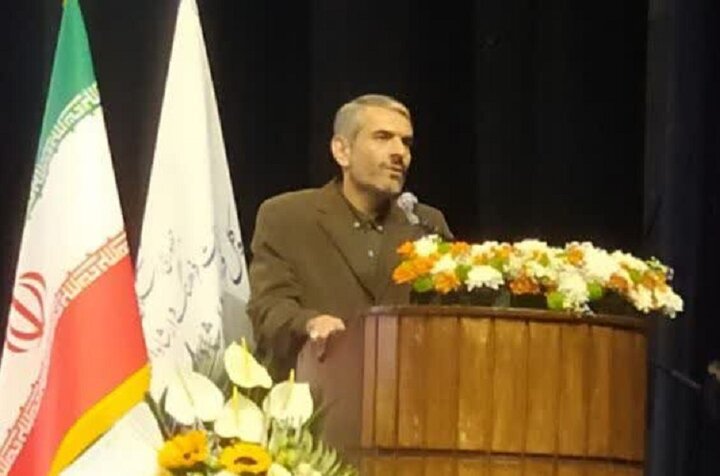 امور فرهنگی استان باید به هنرمندان واگذار شود