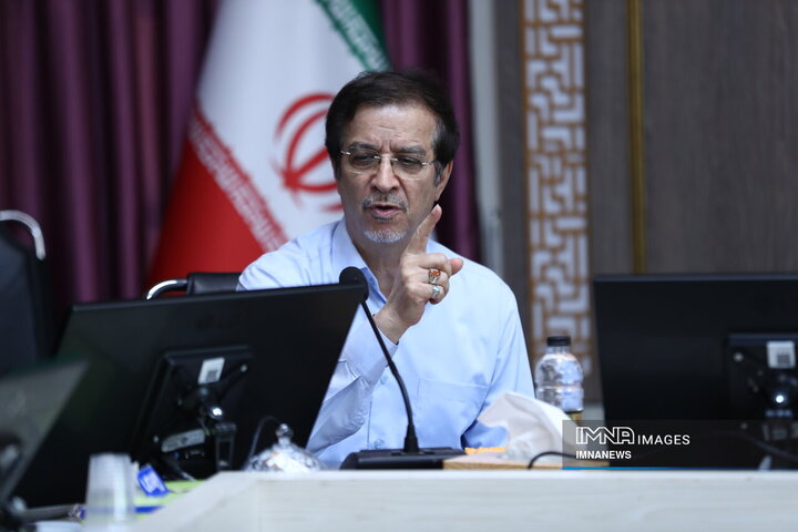 تجلیل شهردار اصفهان از سید مرتضی سقاییان‌نژاد