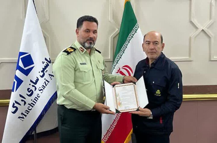 کارگران، افسران جبهه جهاد اقتصادی کشور هستند