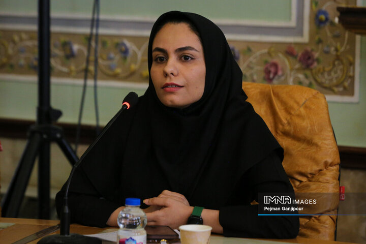 نشست صمیمانه شهردار اصفهان با دختران شهر