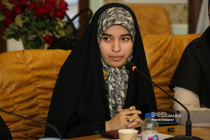 نشست صمیمانه شهردار اصفهان با دختران شهر