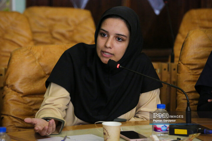 نشست صمیمانه شهردار اصفهان با دختران شهر