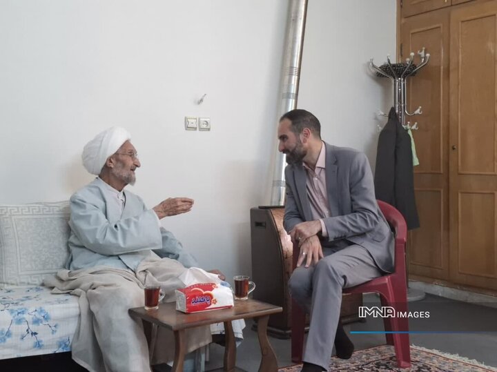 آیت‌الله جوادی: از رفتگر شهر تا مدیران، همه باید در خدمت اسلام باشند