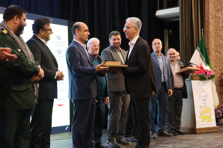 کیومرث صابری در ادبیات معاصر کشور جایگاه ویژه‌ای دارد