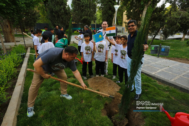 آیین افتتاح گذر صلح و دوستی در اصفهان