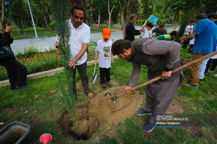 آیین افتتاح گذر صلح و دوستی در اصفهان
