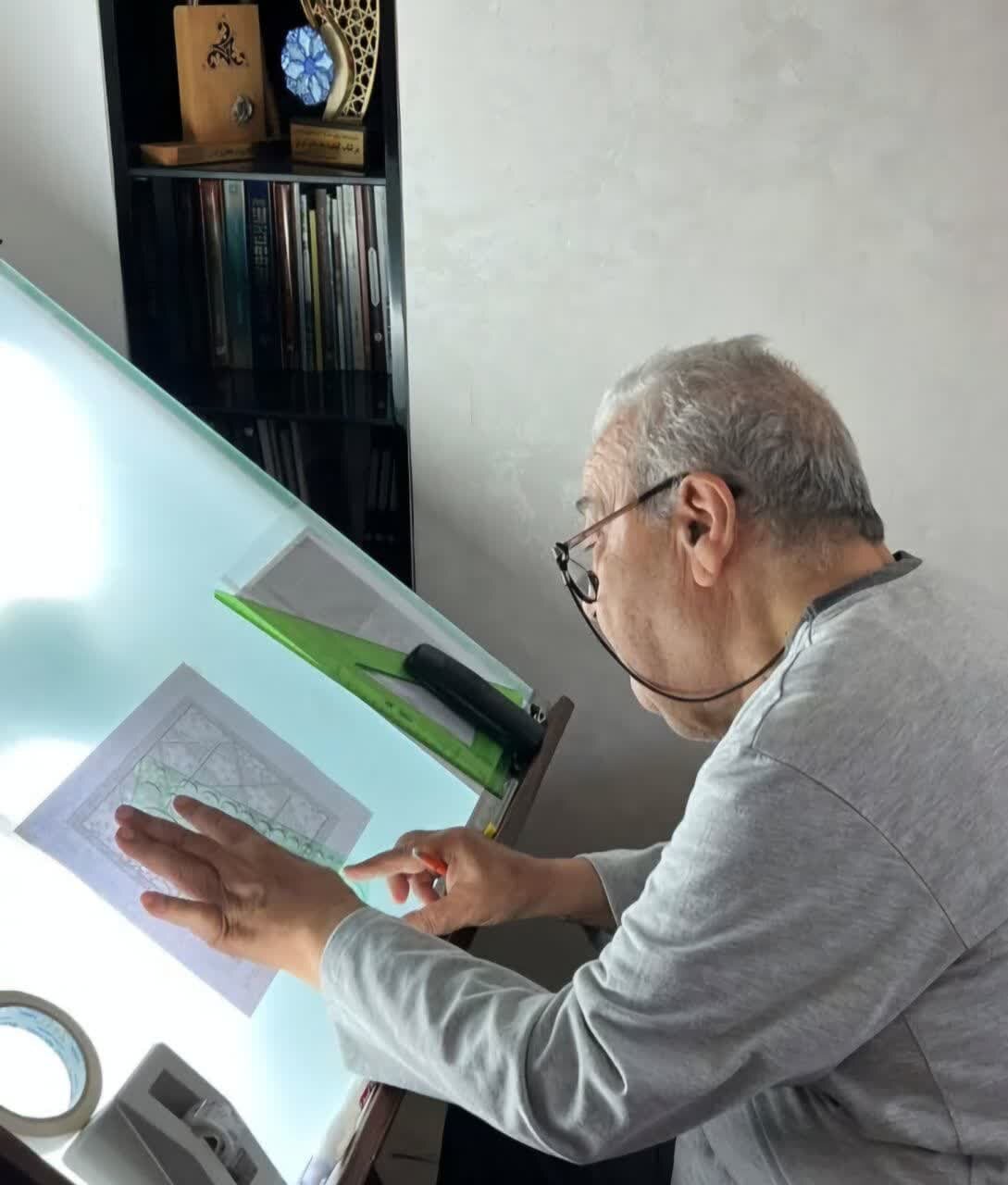 از نقش خیال و ظرافت بر چهره سپید گچ تا هنرمندی که دیوارهای مُرده را جان میبخشد