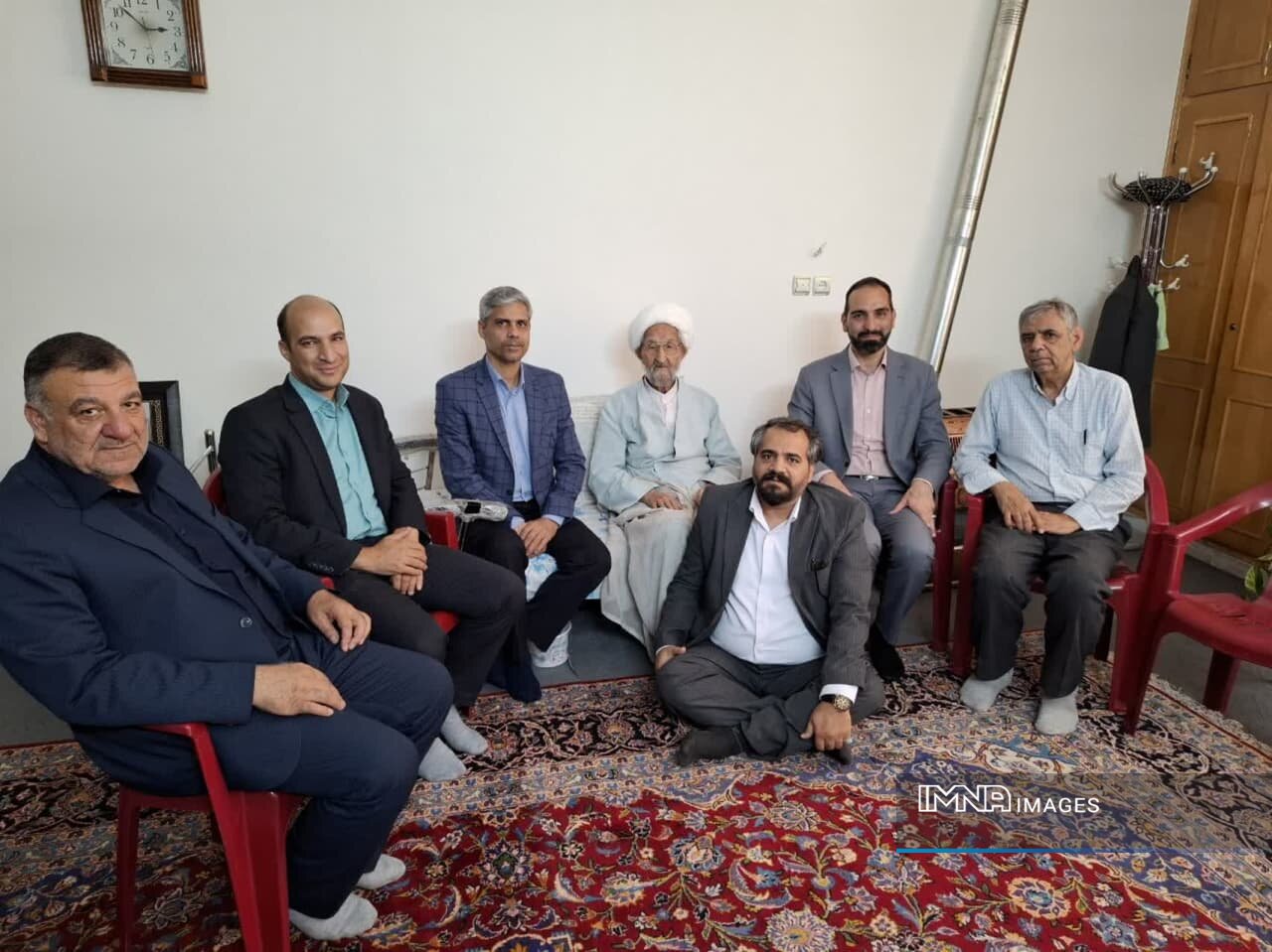 آیت‌الله جوادی: از رفتگر شهر تا مدیران، همه باید در خدمت اسلام باشند