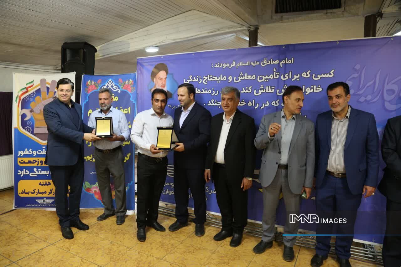 کارگران ستون فقرات سیستم اتوبوسرانی شهر اصفهان هستند