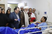 دلجویی نماینده ویژه رهبر انقلاب از مجروحین و حادثه‌دیدگان بندر شهید رجایی