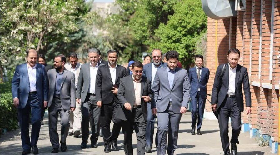 از افتتاح کارگاه تولید لامپ کممصرف در زندان تا آزادی زندانی زیر پرچم مطهر حرم امام رضا(ع)