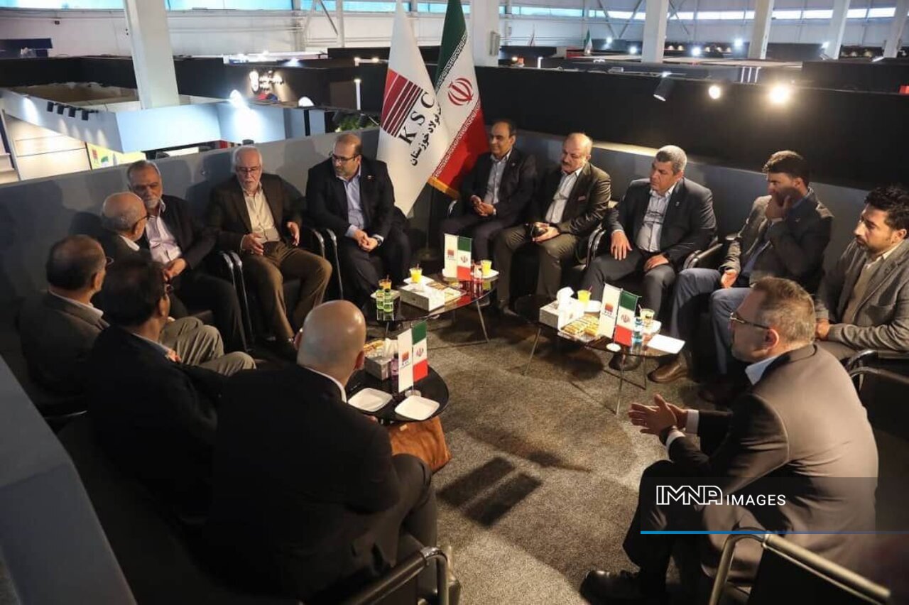 بازدید معاون اقتصادی و سازندگی سپاه پاسداران انقلاب اسلامی از غرفه فولاد خوزستان