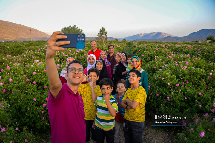 فصل گل و گلاب در میمند فارس