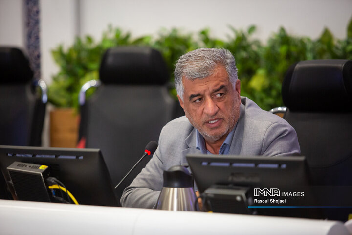 تا جان در بدن دارم از مردم دفاع می‌کنم