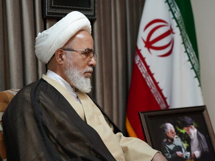 حوزه و دانشگاه، مرکز علم و تربیت عالم‌ هستند