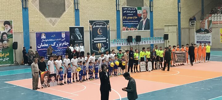 تاج، میهمان ویژه فینال فوتسال جام رمضان در یاسوج+ فیلم