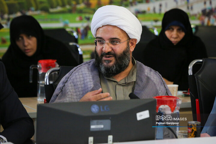 جلسه ستاد هماهنگی و برنامه‌ریزی بزرگداشت شهید آیت‌الله رئیسی و شهدای خدمت در اصفهان