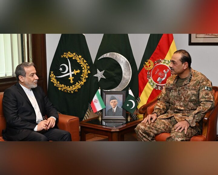 توافق فرمانده ارتش پاکستان و عراقچی بر افزایش همکاری‌ها در منطقه