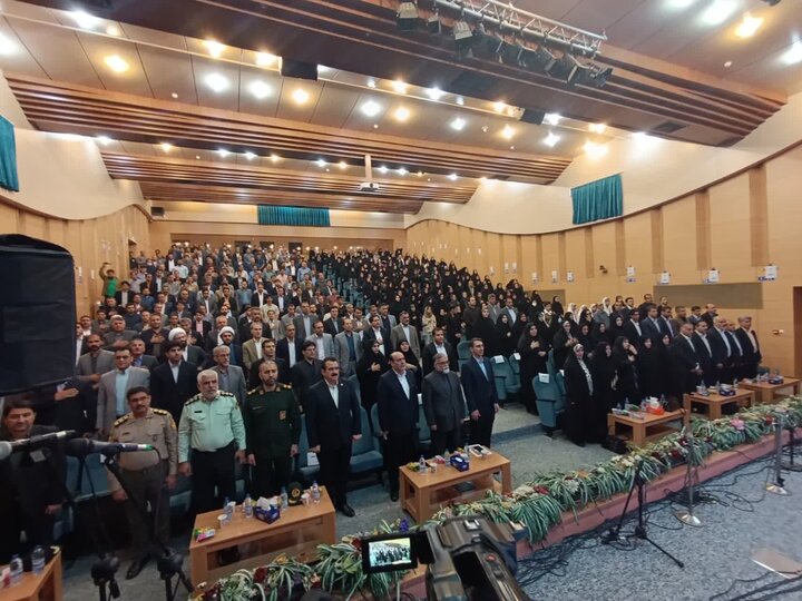 معلمان ستون‌های اصلی رشد و تعالی جامعه‌ هستند