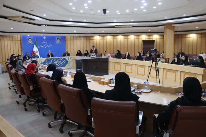 بانوان باید در ساختارهای مدیریتی نقش‌آفرین باشند