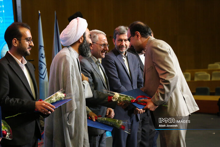 آیین تجلیل از معلمان نمونه استان اصفهان