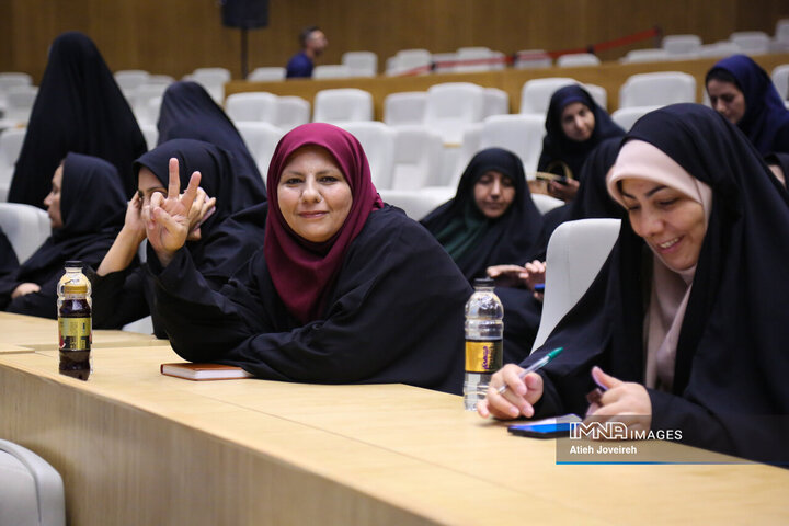 آیین تجلیل از معلمان نمونه استان اصفهان