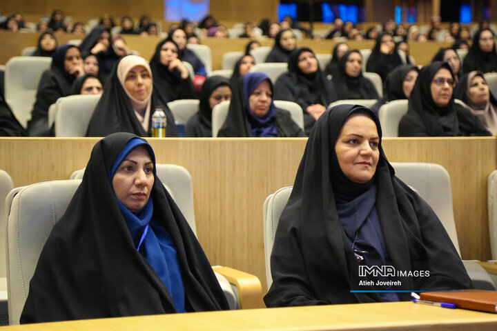 آیین تجلیل از معلمان نمونه استان اصفهان