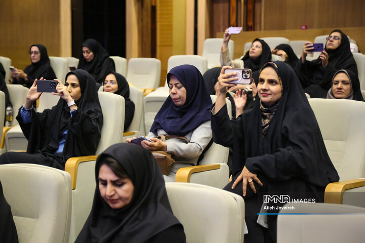 آیین تجلیل از معلمان نمونه استان اصفهان