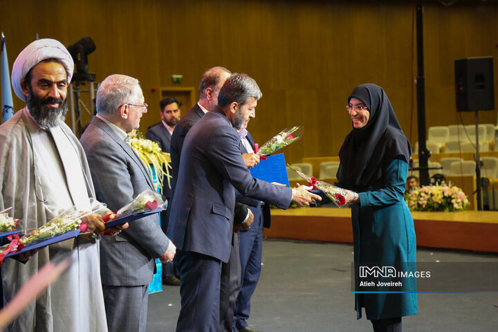 آیین تجلیل از معلمان نمونه استان اصفهان