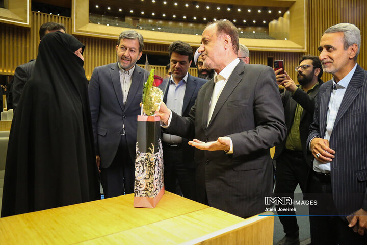 آیین تجلیل از معلمان نمونه استان اصفهان