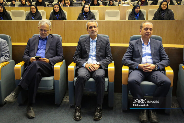 آیین تجلیل از معلمان نمونه استان اصفهان