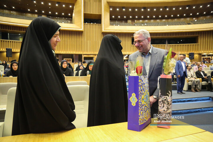 آیین تجلیل از معلمان نمونه استان اصفهان