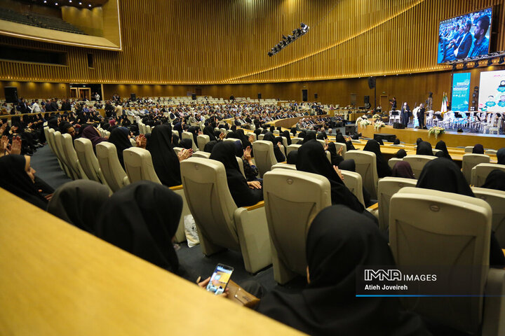 آیین تجلیل از معلمان نمونه استان اصفهان