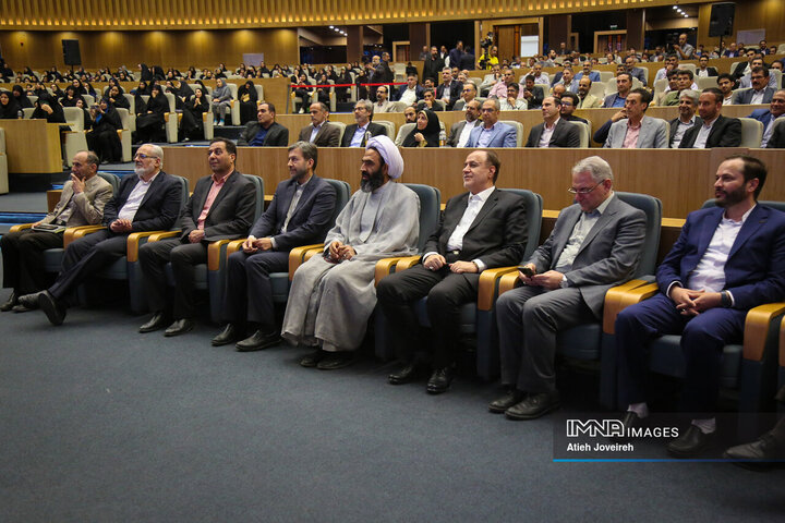 آیین تجلیل از معلمان نمونه استان اصفهان