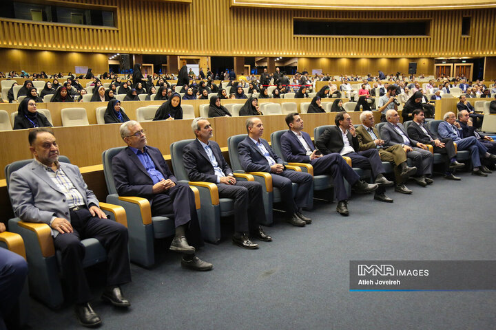 آیین تجلیل از معلمان نمونه استان اصفهان