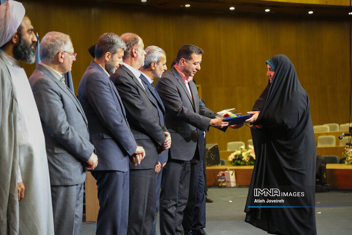 آیین تجلیل از معلمان نمونه استان اصفهان