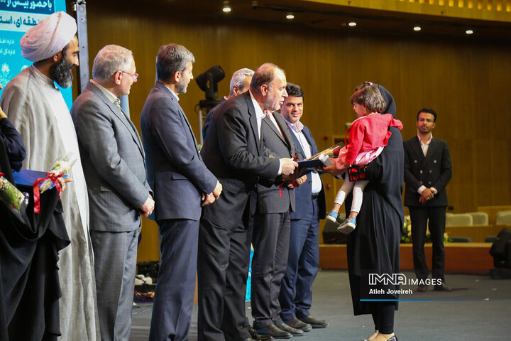 آیین تجلیل از معلمان نمونه استان اصفهان