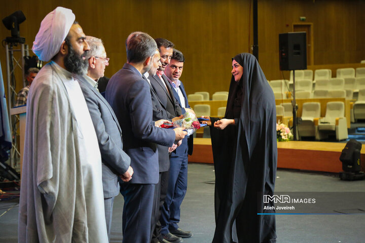 آیین تجلیل از معلمان نمونه استان اصفهان