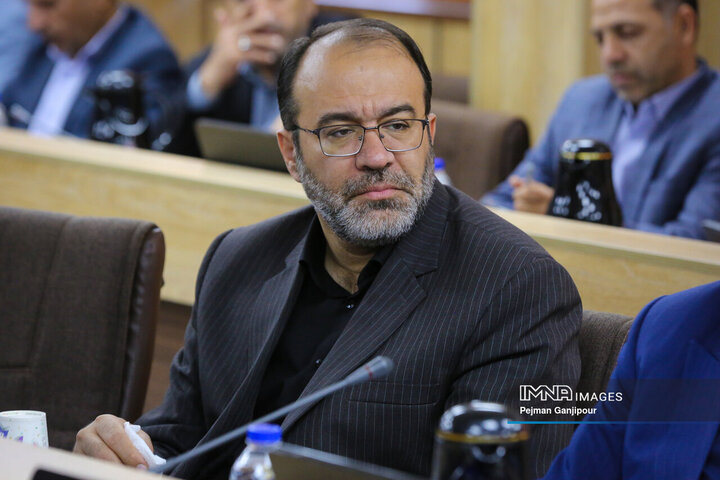 لزوم اجرای بیش از ۲۰ اقدام موثر برای احیای زاینده‌رود بدون بارگذاری‌های جدید