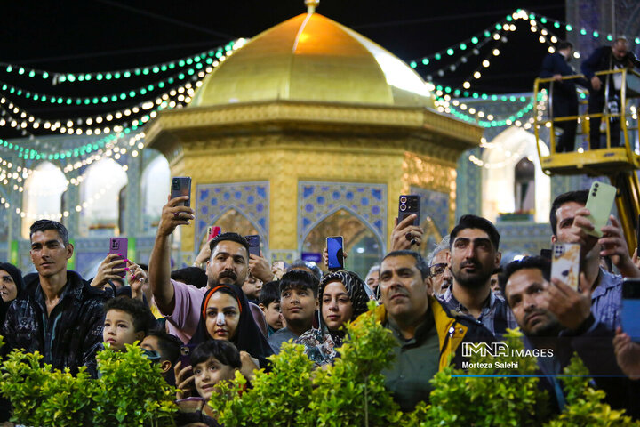 گل‌آرایی حرم مطهر رضوی در آستانه میلاد امام رضا (ع)