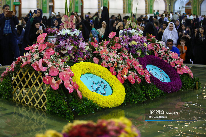 گل‌آرایی حرم مطهر رضوی در آستانه میلاد امام رضا (ع)