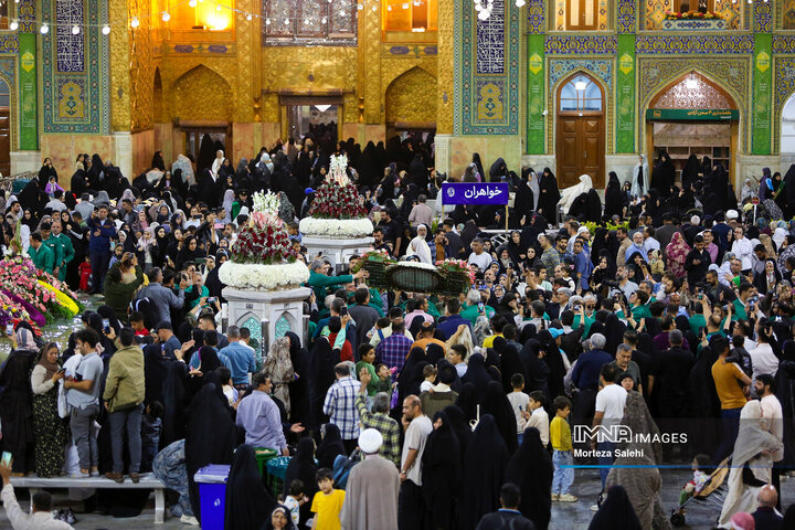 گل‌آرایی حرم مطهر رضوی در آستانه میلاد امام رضا (ع)
