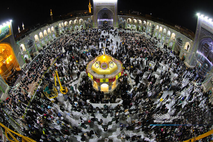 گل‌آرایی حرم مطهر رضوی در آستانه میلاد امام رضا (ع)
