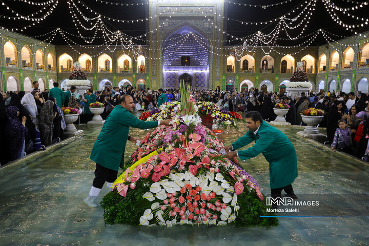 گل‌آرایی حرم مطهر رضوی در آستانه میلاد امام رضا (ع)