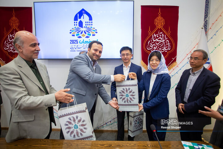 آیین امضای تفاهم‌نامه همکاری در زمینه محافظت ساختمان‌های تاریخی بین اصفهان و شانگهای چین