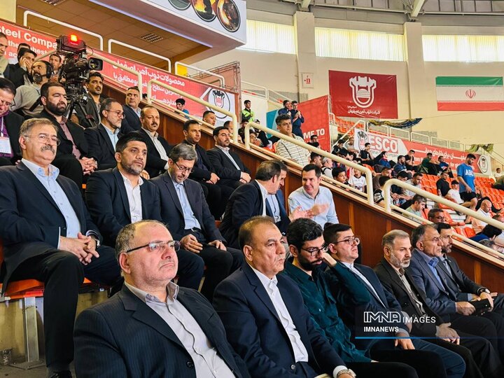 استقبال مسئولان کشوری و استان اصفهان از جام جهان پهلوان تختی