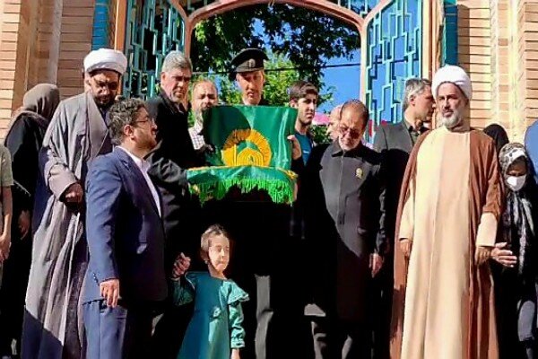 فیلم| استقبال پرشور سنندجی‌ها از بیرق رضوی