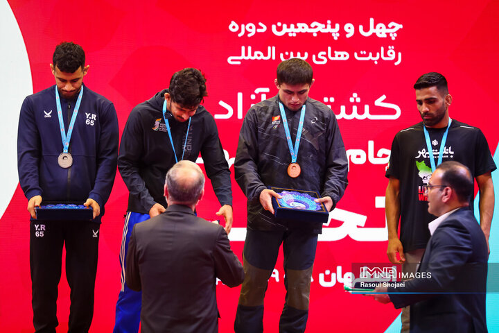 اولین روز مسابقات کشتی جام جهان پهلوان تختی
